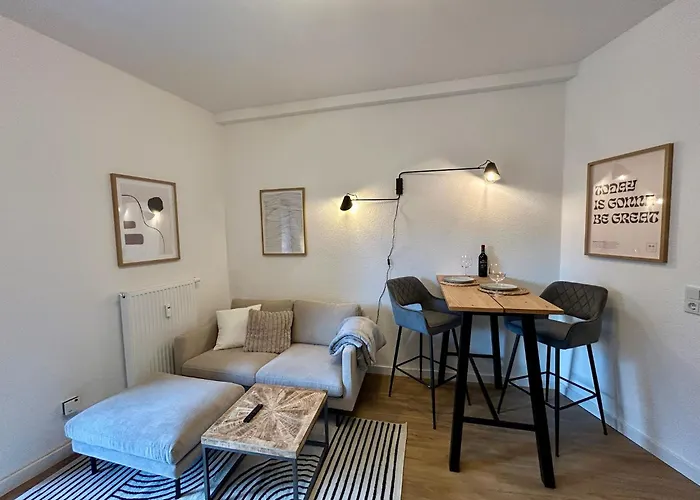 Karl Central Flats - Netflix - Parkplatz - Balkon