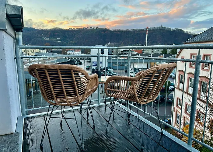 Karl Central Flats - Netflix - Parkplatz - Balkon