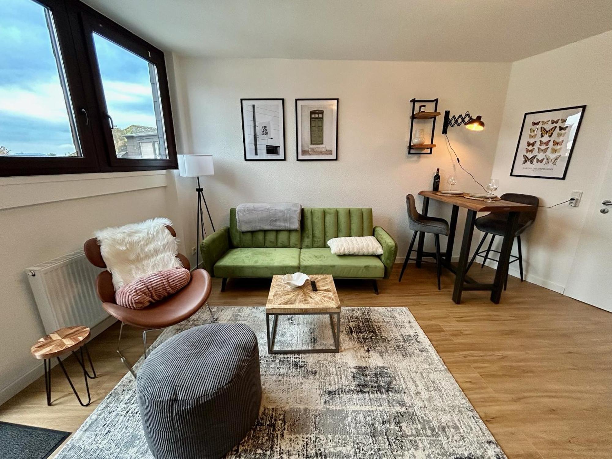 Karl Flats - Netflix - Parkplatz - Balkon Apartment Trier