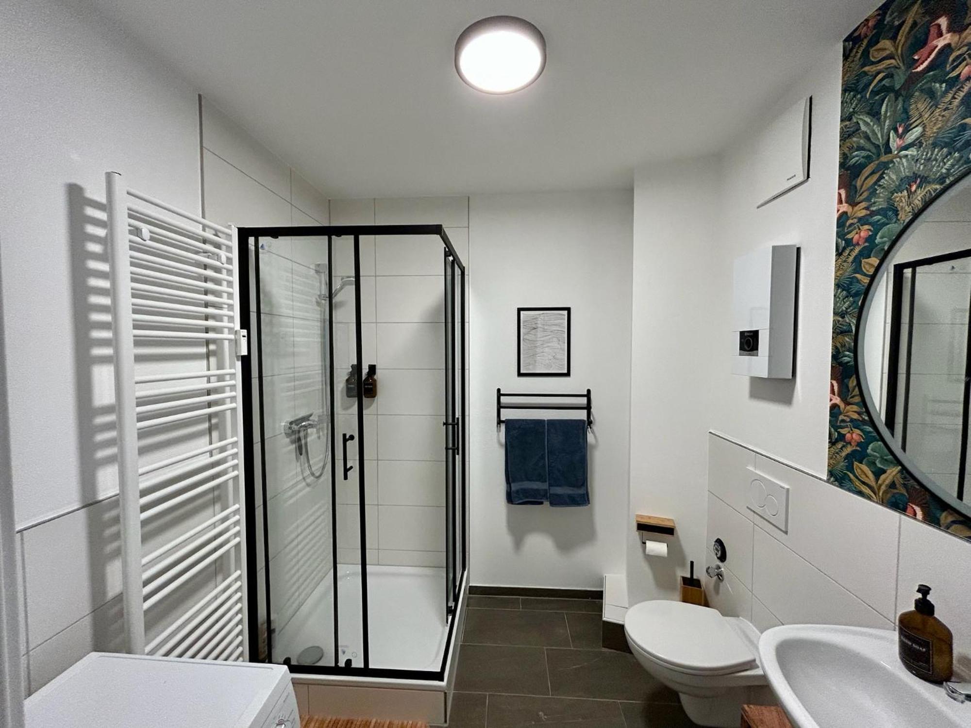 Karl Flats - Netflix - Parkplatz - Balkon Trier